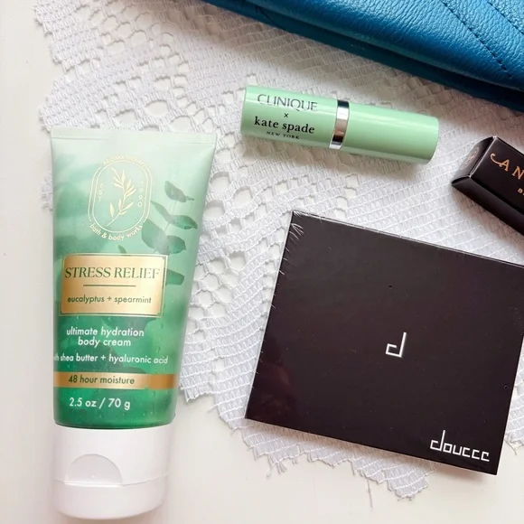 5 Piece Luxury Makeup & Beauty Bundle 💋✨ - Picture 3 of 6